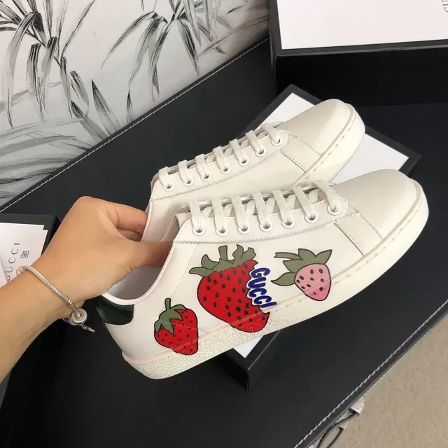 Gucci Ace Sneakers Lifestyle Imprimé Fraise Blanc 4