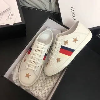 Gucci Ace Blanco Rojo Cuero Low-Top Detalle Rayas Web Sneakers Lifestyle