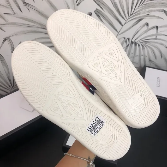 Gucci Ace أبيض أحمر جلد منخفض العلوي شبكي شريط تفاصيل نمط حياة أحذية رياضية 3