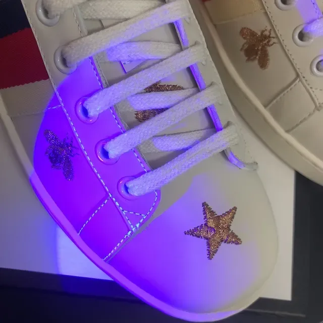 Gucci Ace أبيض أحمر جلد منخفض العلوي شبكي شريط تفاصيل نمط حياة أحذية رياضية 5