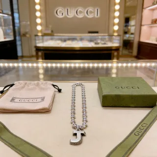 Gucci অ্যালফাবেট 'জে' ইনিশিয়াল পেন্ডেন্ট নেকলেস