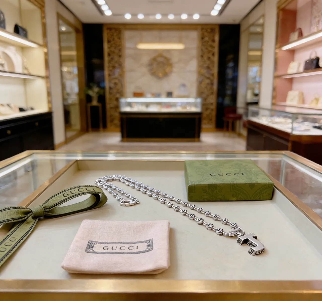 Gucci Alphabet 'J' Initial Pendant Necklace 2