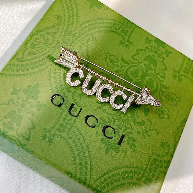 Gucci Broche de Flecha de Cristal Chaqueta de Pata de Oso 2