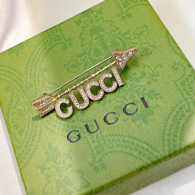 Gucci Broche de Flecha de Cristal Chaqueta de Pata de Oso 3
