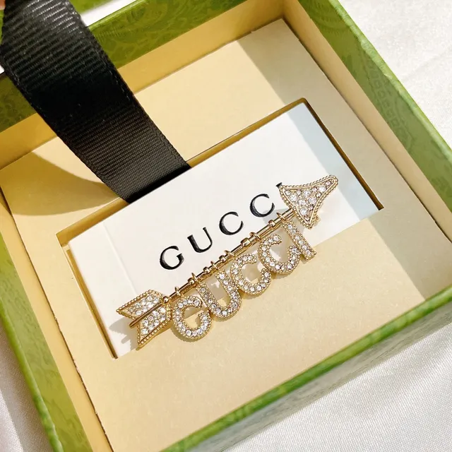Gucci Broche de Flecha de Cristal Chaqueta de Pata de Oso 5