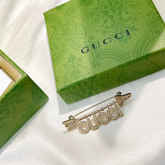 Gucci Broche de Flecha de Cristal Chaqueta de Pata de Oso 6
