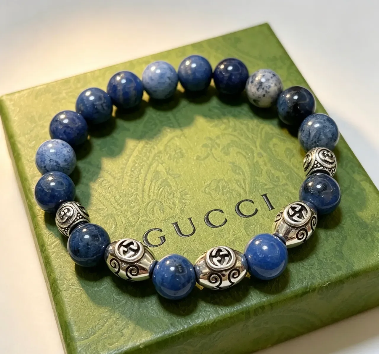 Gucci إسورة خرز حجري و charm interlocking G 2