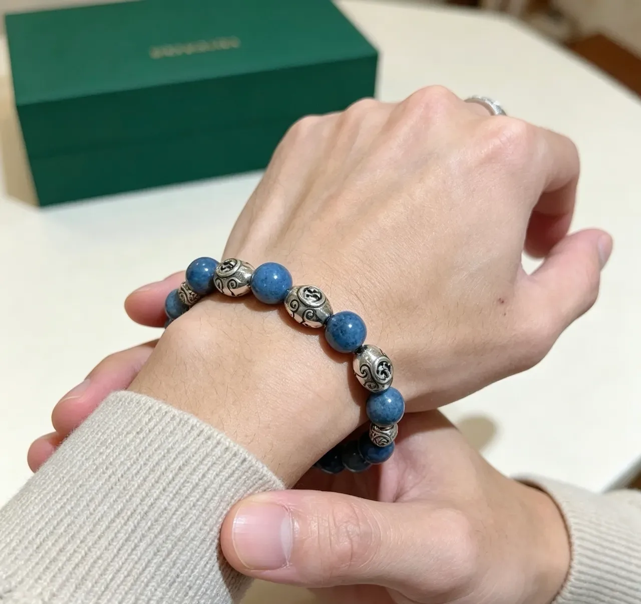 Gucci إسورة خرز حجري و charm interlocking G 7