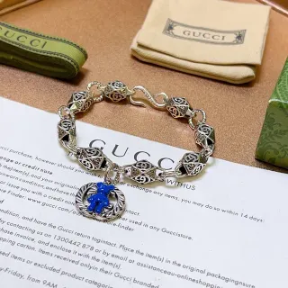 Gucci تعويذ دب فضي أزرق interlocking GG monogram روابط ثماني الأضلاع المحفور سوار