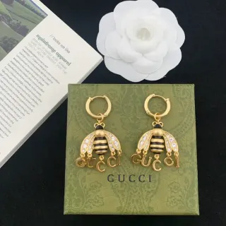 Gucci Bee أقراط مزينة بالكريستال باللون الذهبي والأسود