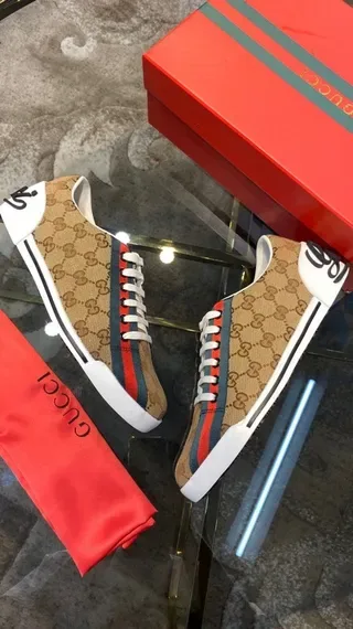 Gucci بيج أحمر GG Monogram قماش شريط ويب حذاء رياضي أسلوب حياة 9