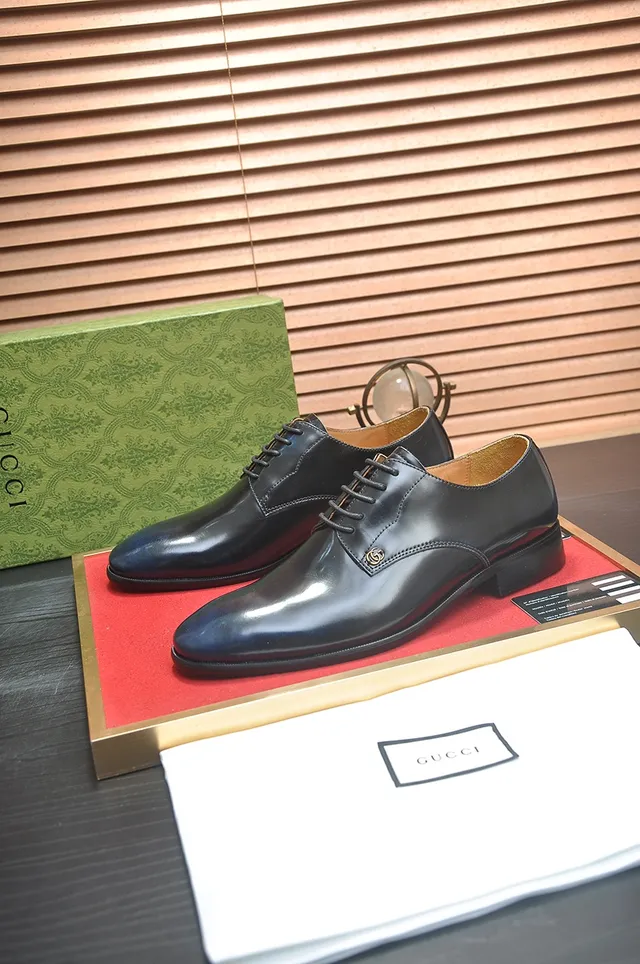 Gucci কালো সোনালি চকচকে চামড়ার ক্যাপ টো অক্সফোর্ড জুতো 4