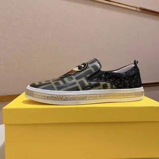 Gucci Zapatillas Lifestyle Negro Dorado Slip-On con Impresión GG Monograma