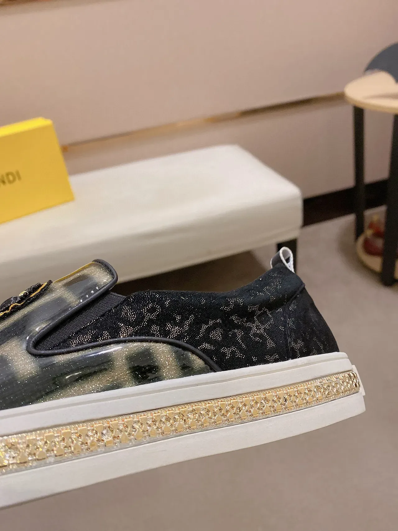 Gucci Tênis Lifestyle Preto Dourado Slip-On GG Monograma Print 5