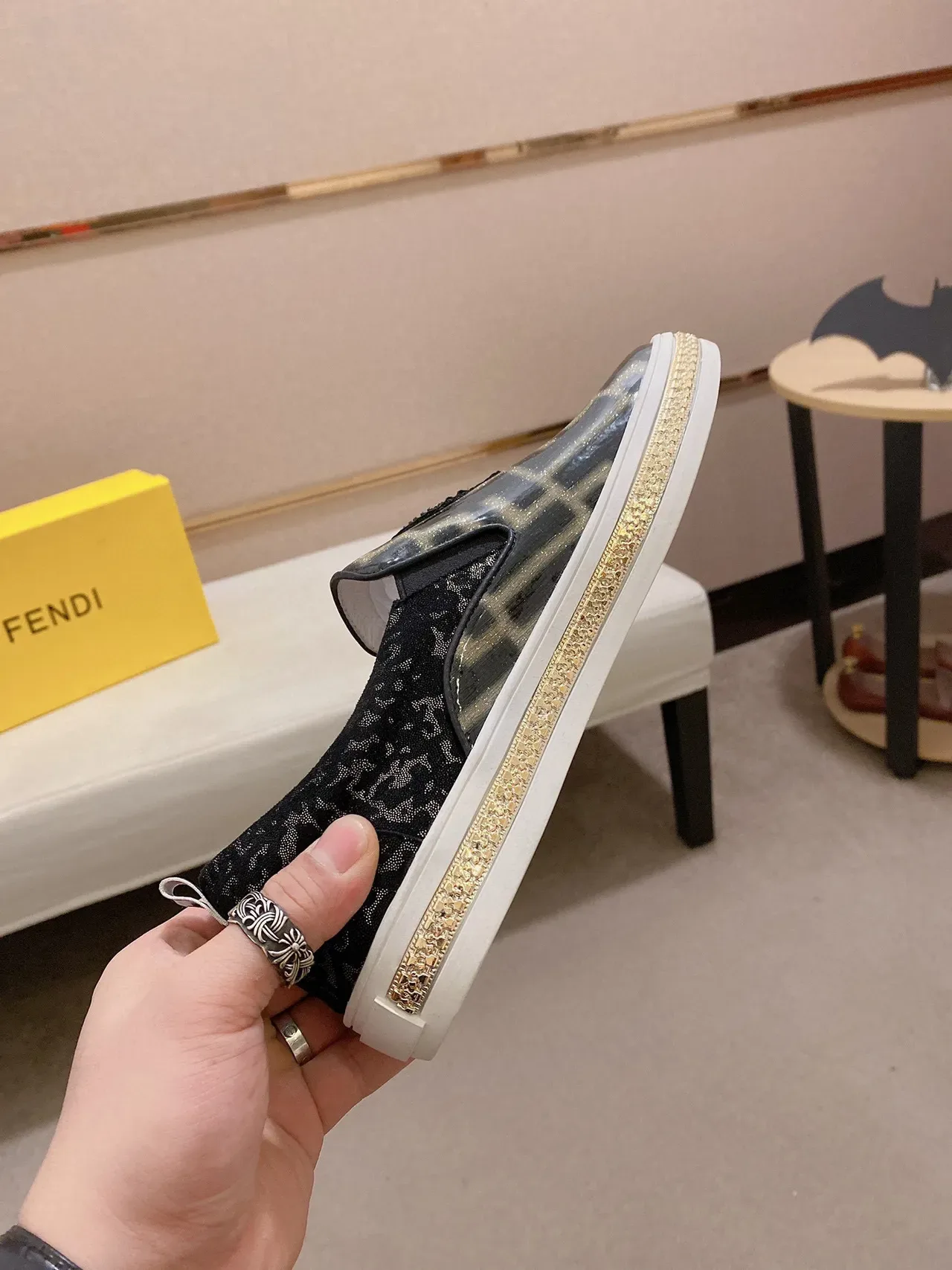 Gucci Tênis Lifestyle Preto Dourado Slip-On GG Monograma Print 6