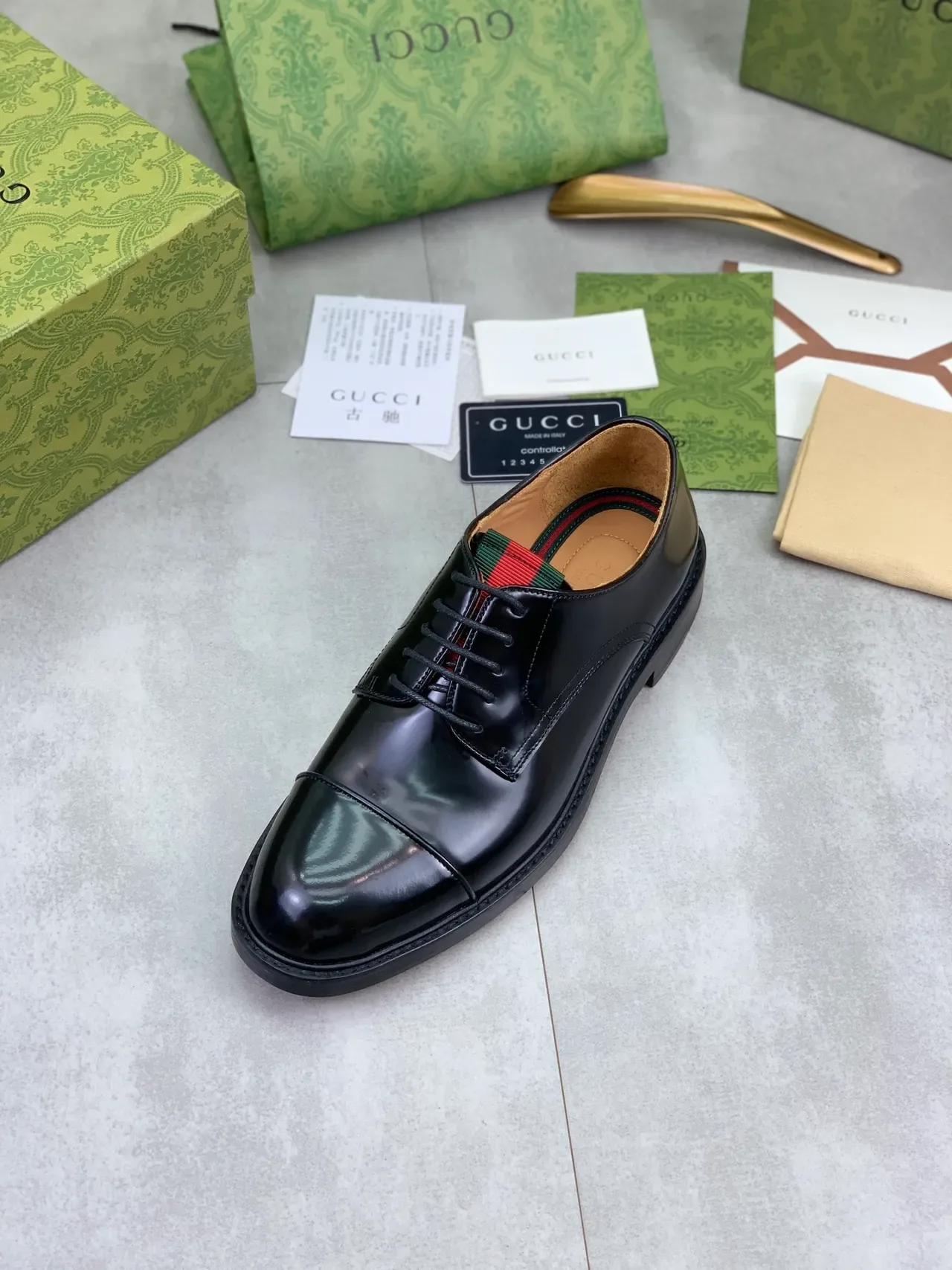 Gucci কালো সবুজ চকচকে চামড়া ক্যাপ টো অক্সফোর্ড জুতা 4