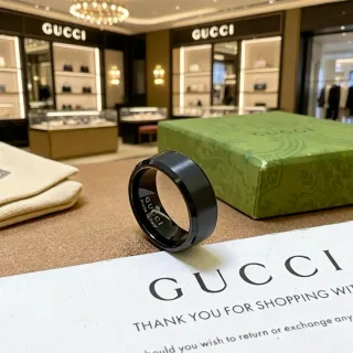 Gucci काला मैट पॉलिश्ड बेवेल्ड रिंग