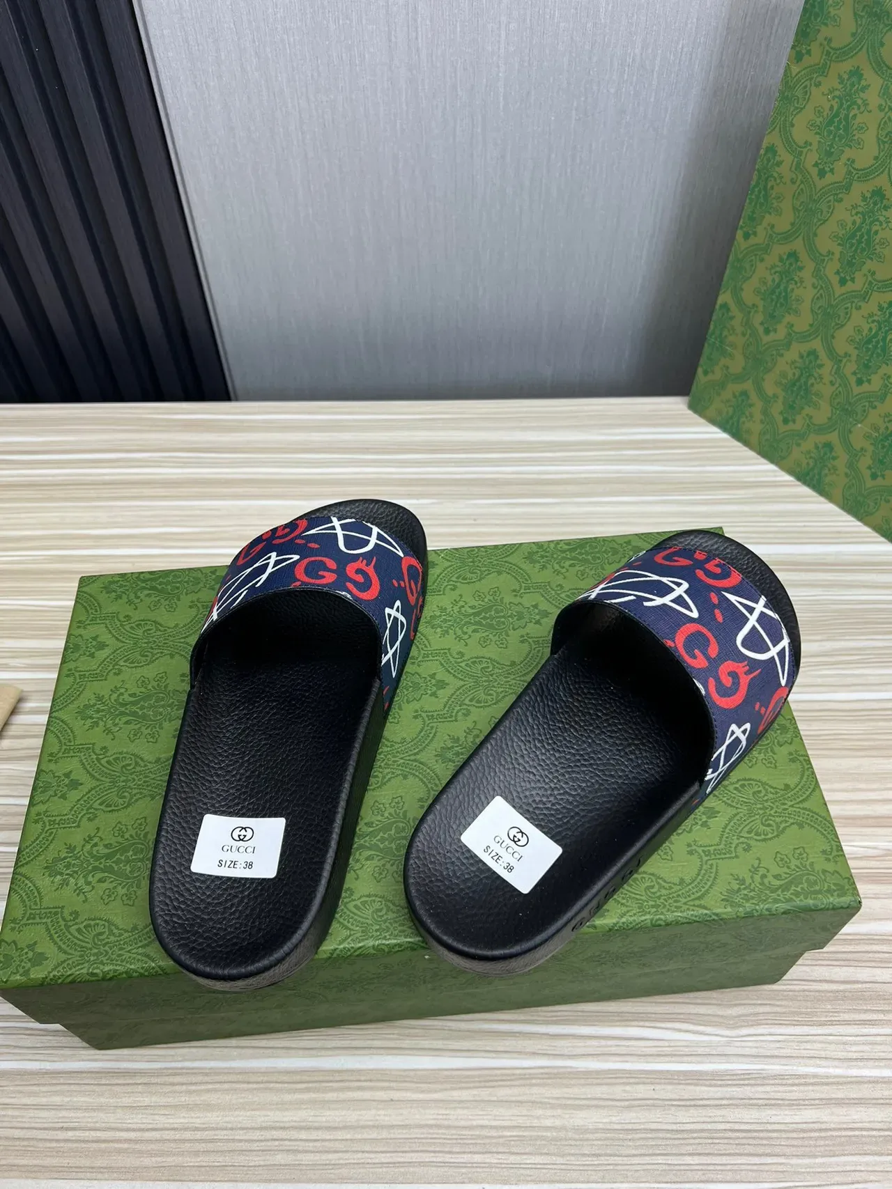 Gucci صندل أسود بحري قاعدة مطاطية حزام شبكي مطبوع 6