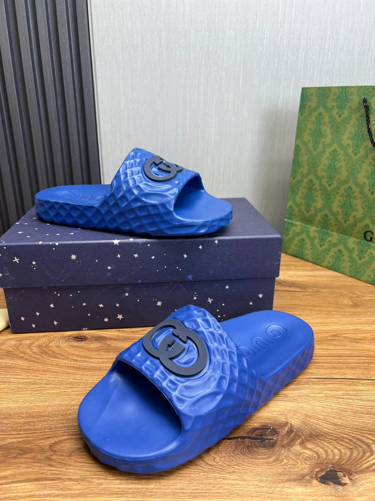 Gucci Blue Black Molded Rubber Quilted Strap Texture Slippers 4