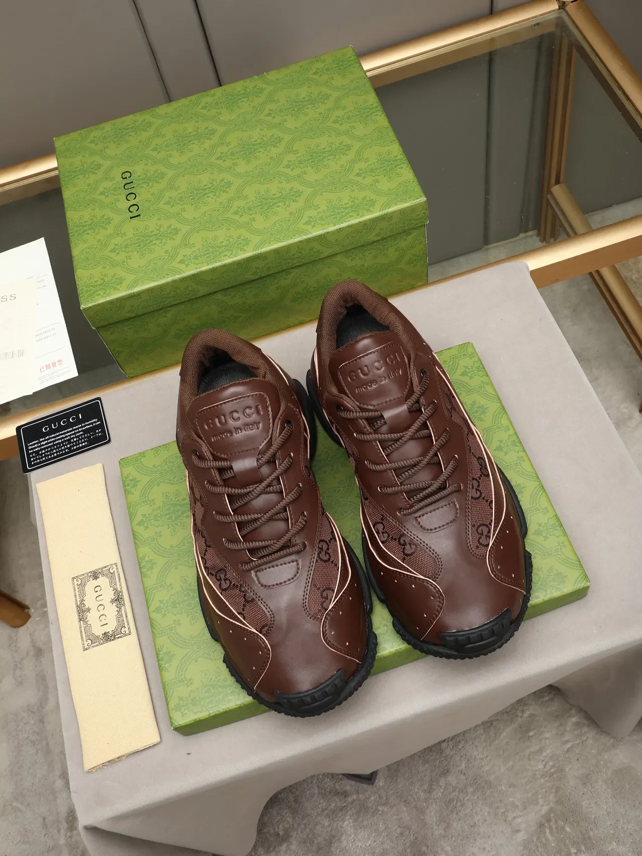 Zapatillas chunky Gucci de cuero marrón y negro y tela monograma GG con puntera perforada 2