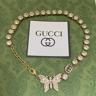 গুচ্ছি বাটারফ্লাই ক্রিস্টাল পেন্ডেন্ট গোল্ড-টোন নেকলেস
