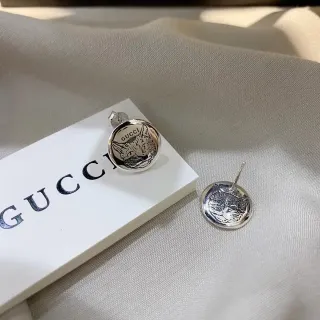 Gucci বিড়াল মোটিফ খোঁচা রৌপ্য স্টাড ইয়ারিংস