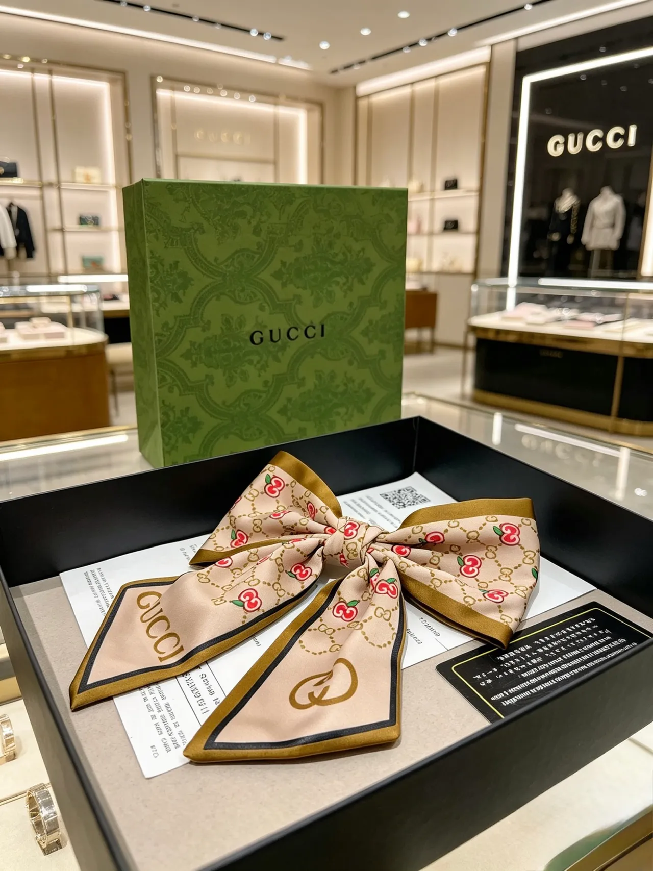 Gucci चेरी प्रिंट GG Monogram रेशम स्कार्फ 4
