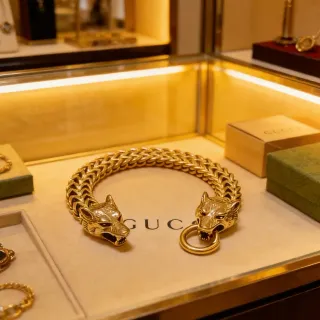 Gucci Dionysus إسوارة ذهبية رأس ذئب ترمينال