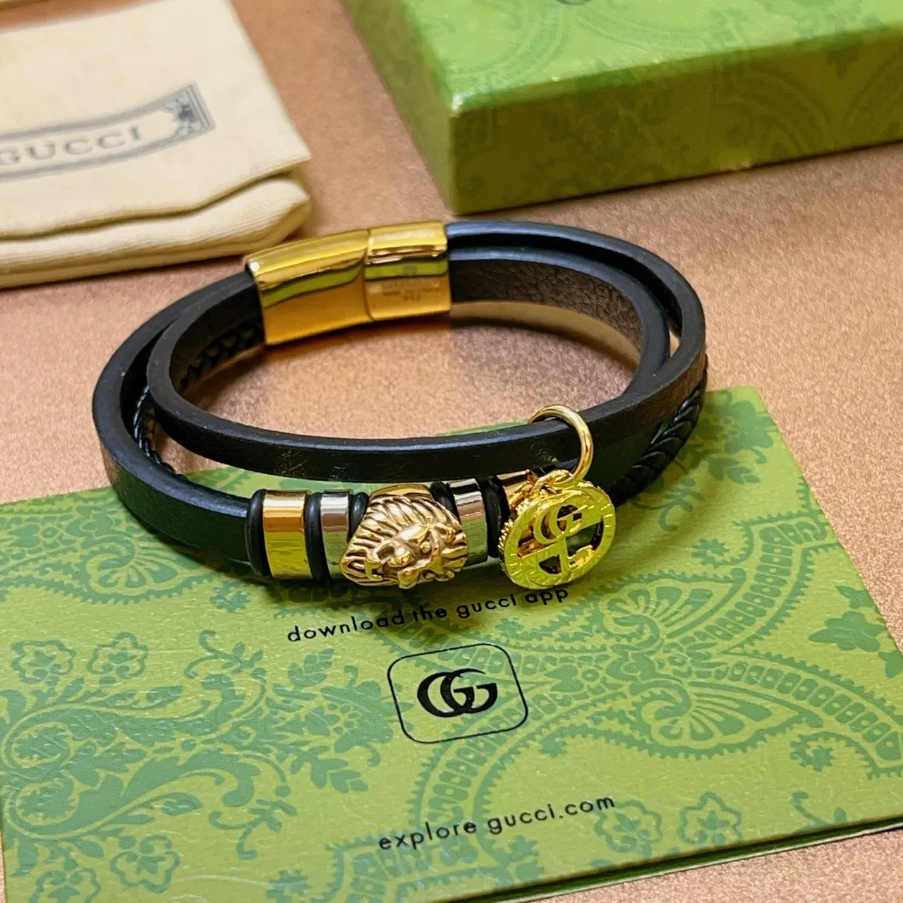 Gucci Dionysus inspirée Bracelet de charme avec tête de lion en cuir noir dorado à double enroulement 7