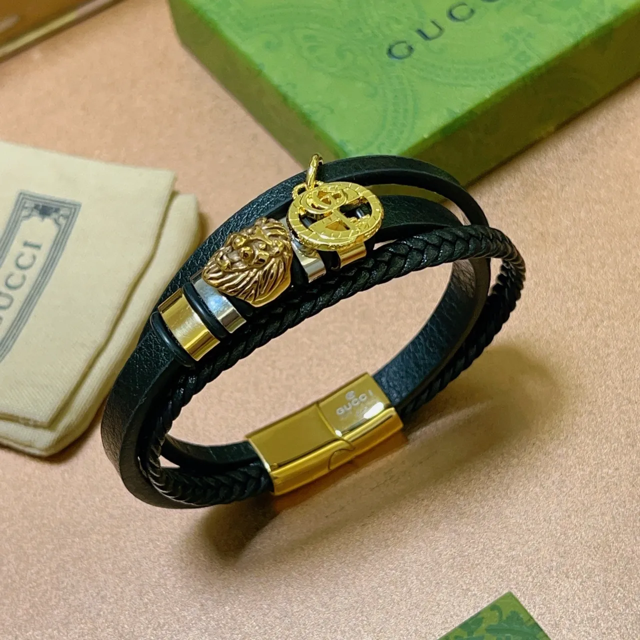 Gucci Dionysus inspirée Bracelet de charme avec tête de lion en cuir noir dorado à double enroulement 9