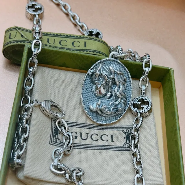 Gucci Dionysus سلسلة فضة أزرق متشابكة رابط G قلادة 8