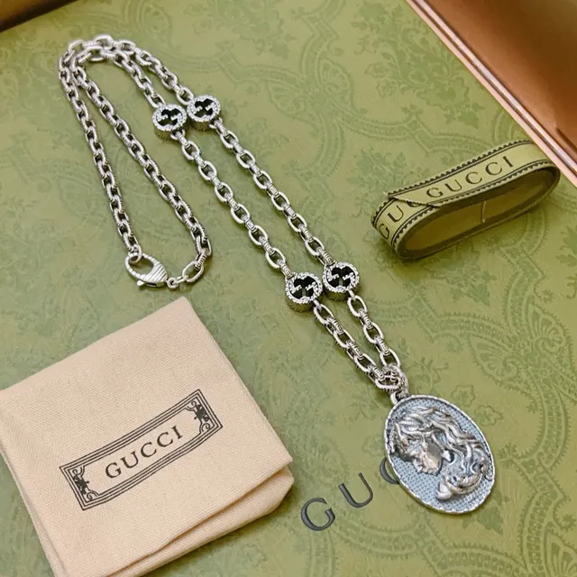 Gucci Dionysus سلسلة فضة أزرق متشابكة رابط G قلادة 9