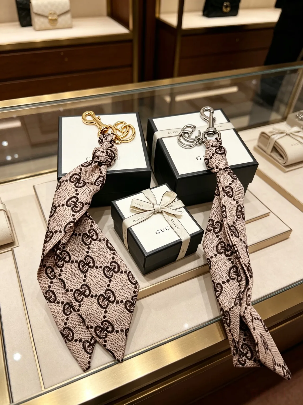 Gucci GG Marmont Beige Marron Monogram Sac à main à franges de soie et pendentif 5