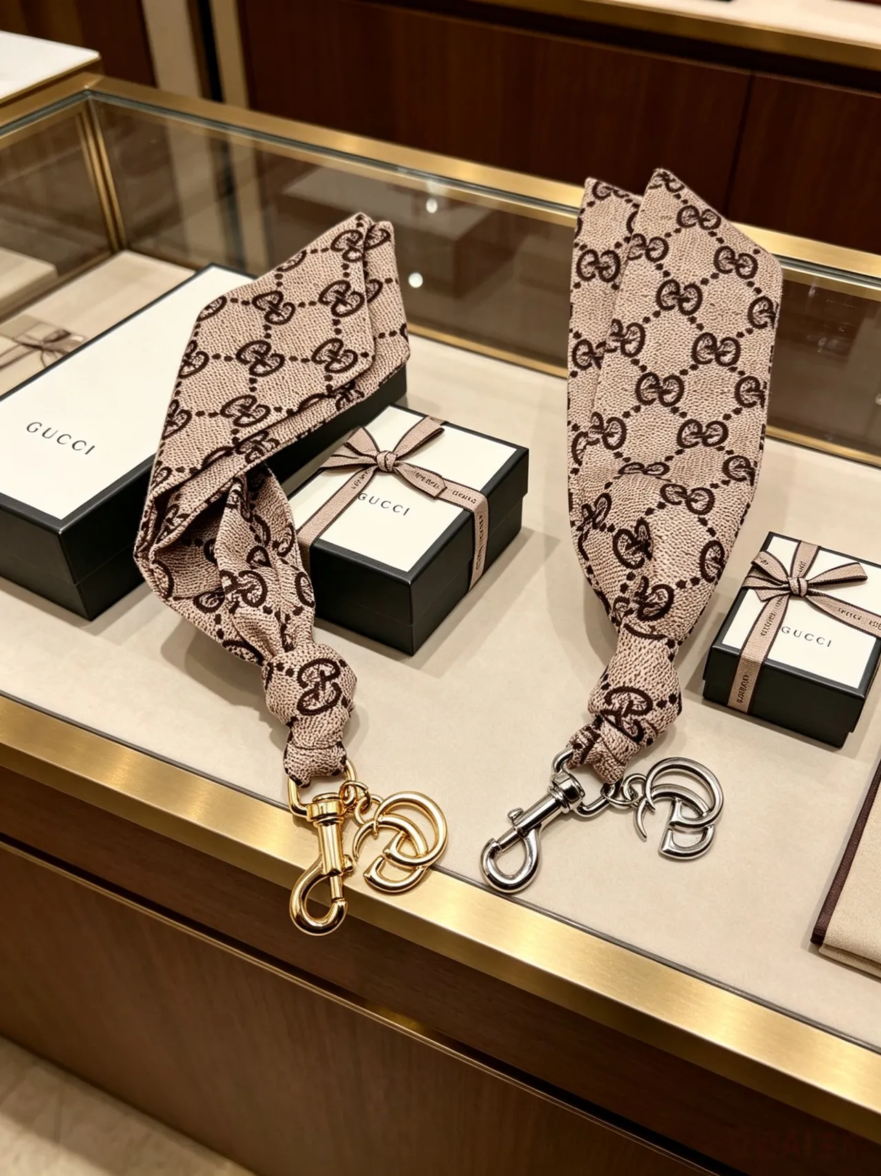 Gucci GG Marmont Beige Marron Monogram Sac à main à franges de soie et pendentif 6