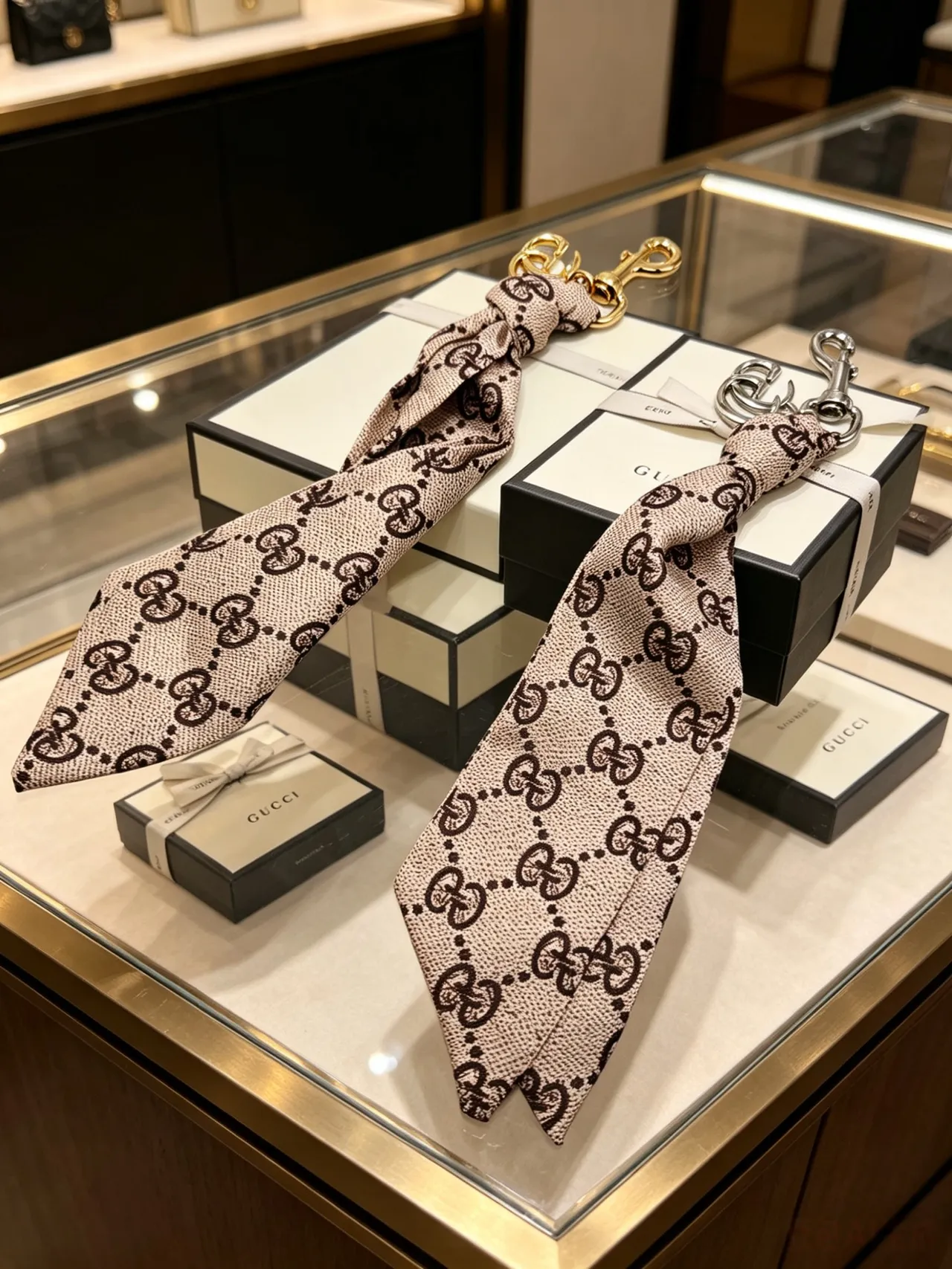 Gucci GG Marmont Beige Marron Monogram Sac à main à franges de soie et pendentif 8