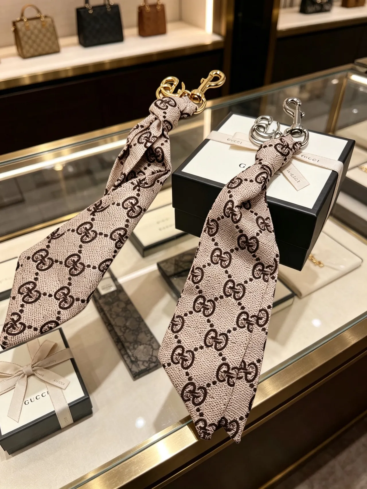 Gucci GG Marmont Beige Marron Monogram Sac à main à franges de soie et pendentif 9