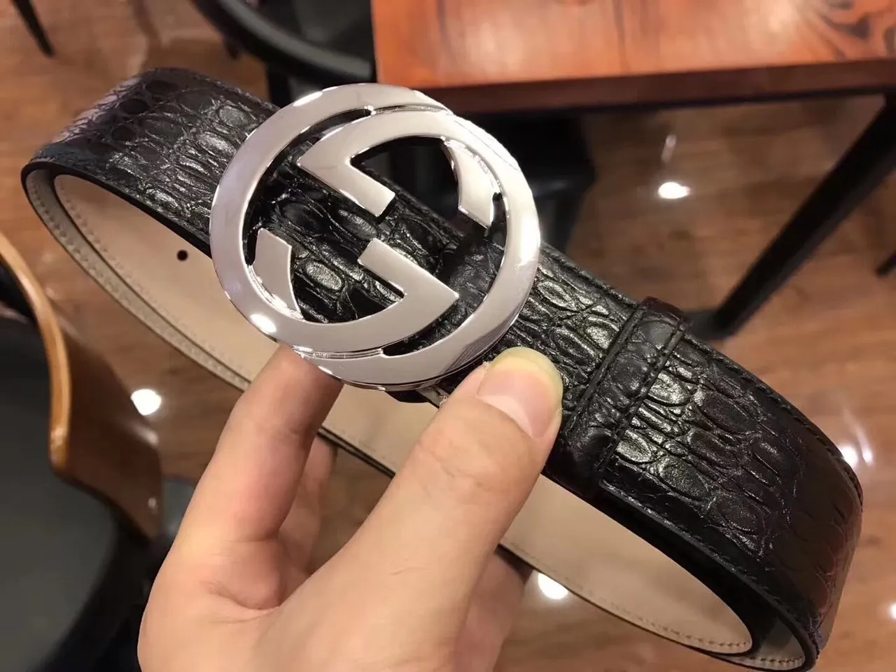 Gucci GG Marmont Ceinture en cuir noir embossée crocodile 4