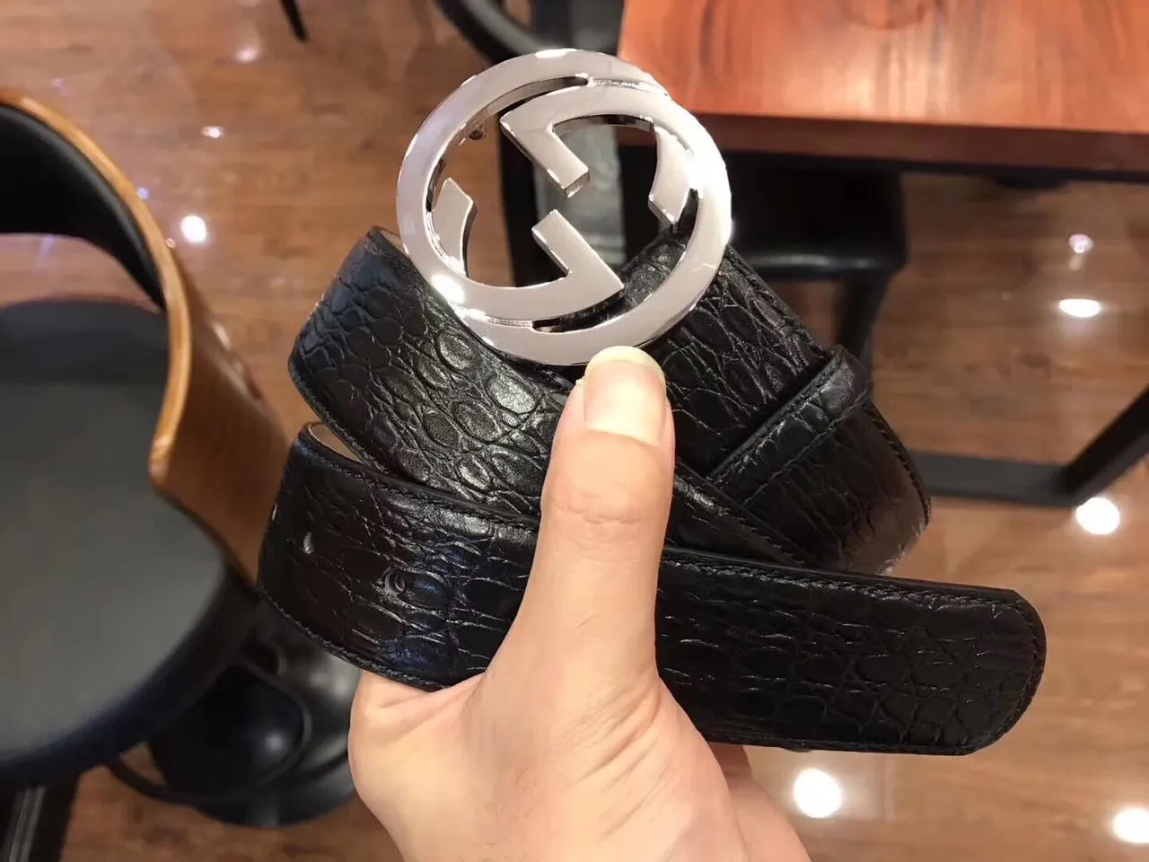 Gucci GG Marmont Ceinture en cuir noir embossée crocodile 5