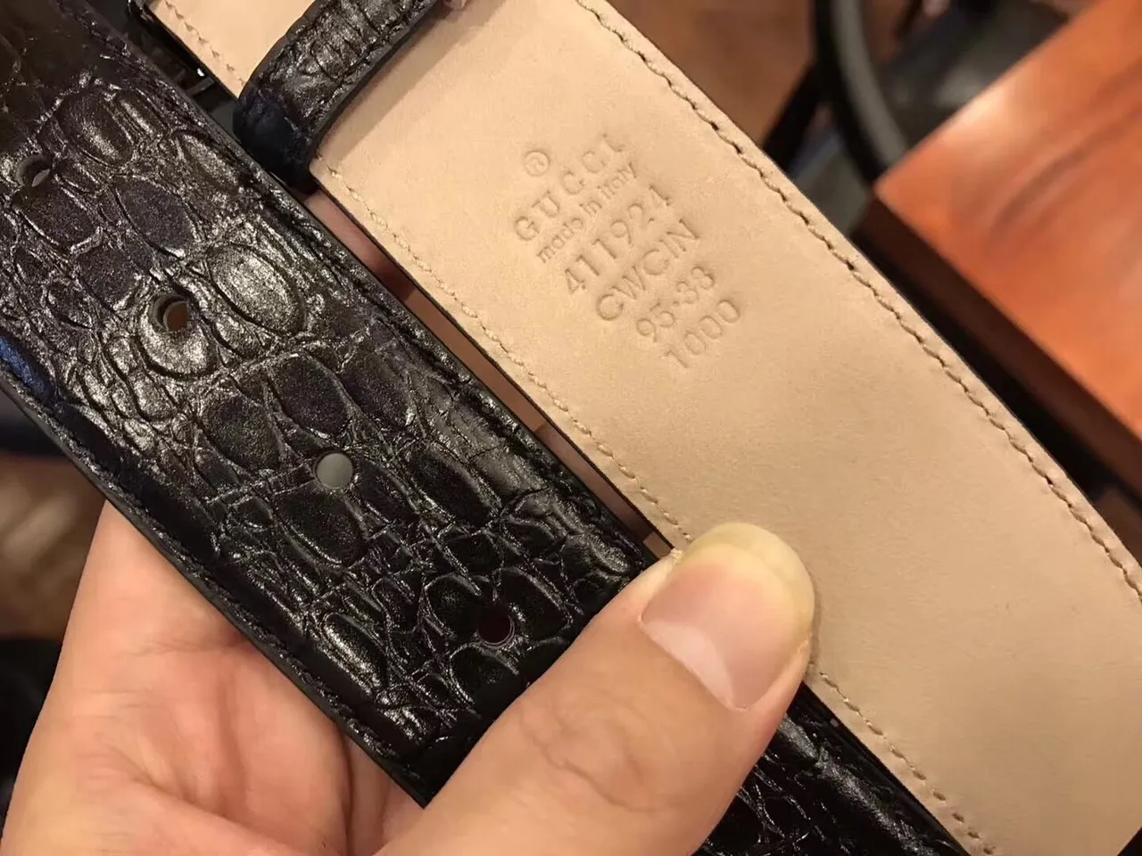 Gucci GG Marmont Ceinture en cuir noir embossée crocodile 6