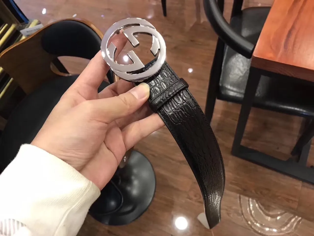 Gucci GG Marmont Ceinture en cuir noir embossée crocodile 7