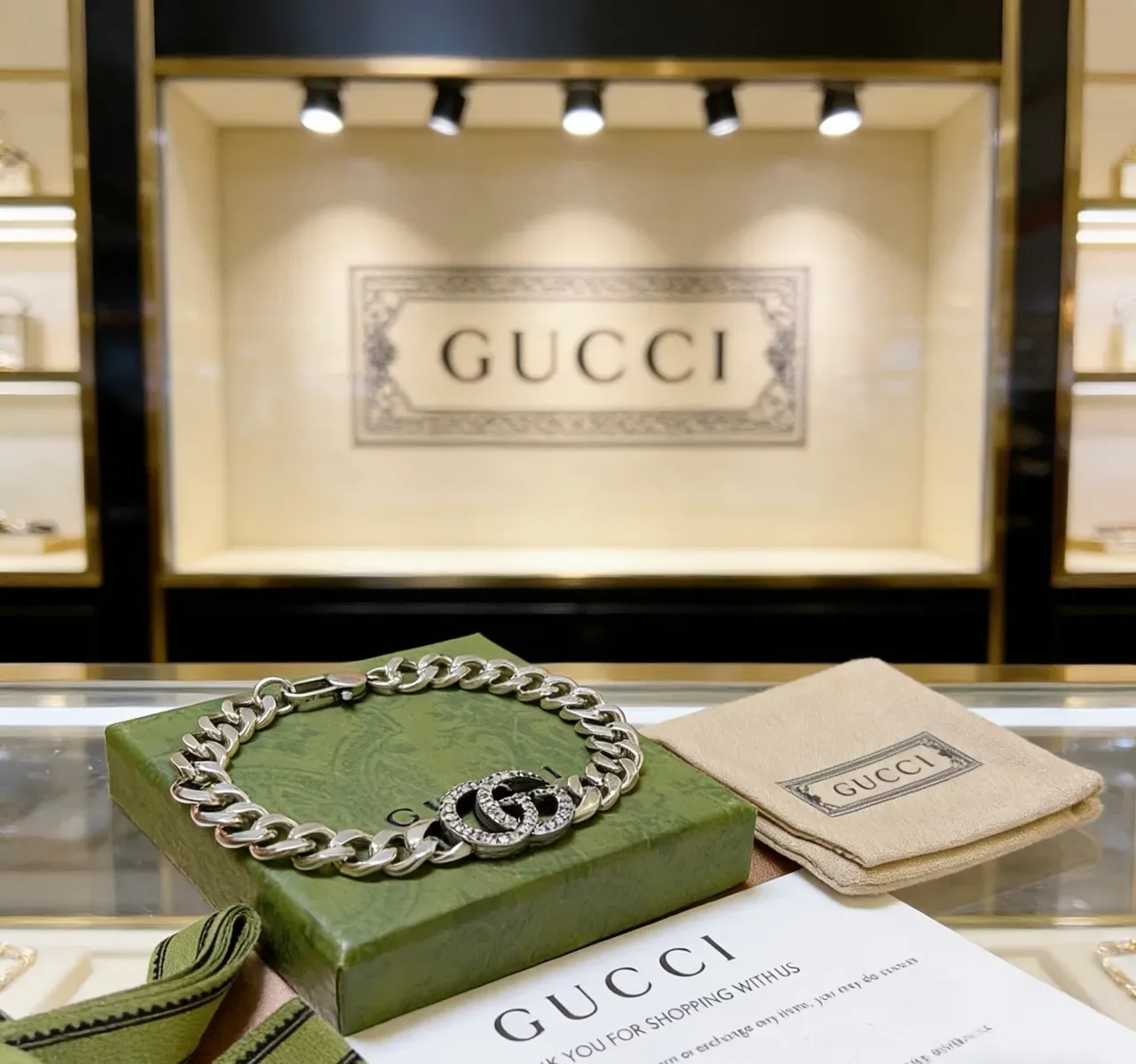 سوار Gucci GG Marmont سلاسل كيرب مزين بالكريستال 4