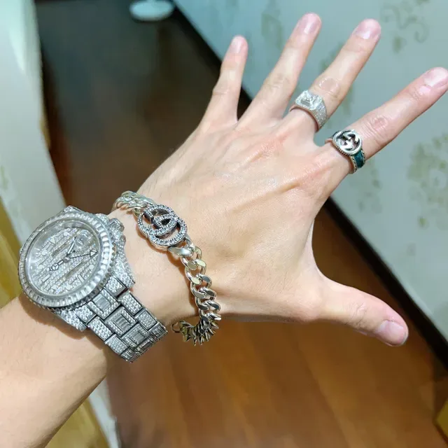 سوار Gucci GG Marmont سلاسل كيرب مزين بالكريستال 5