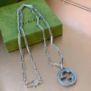 গুসি GG মারমন্ট Crystal-Embellished Interlocking G পেন্ডেন্ট নেকলেস