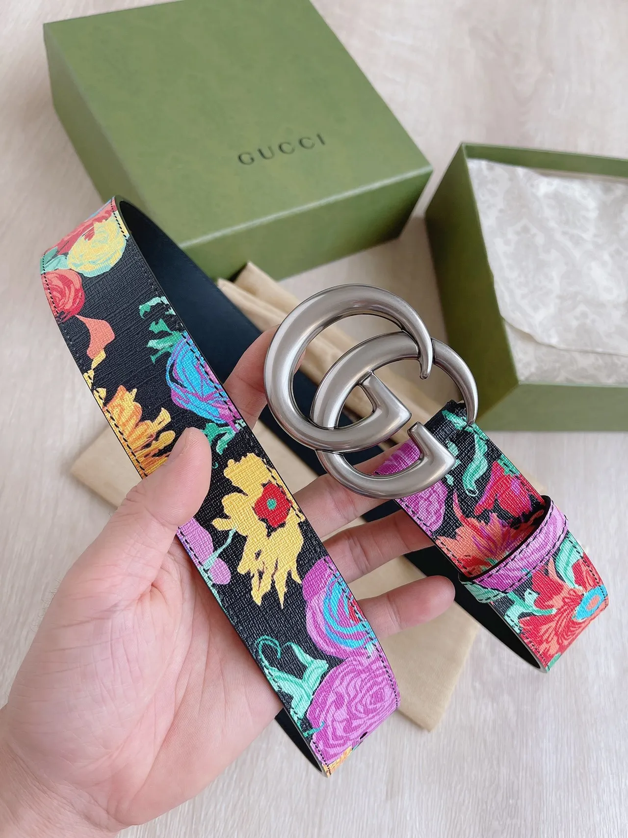 Gucci GG Marmont फ्लोरल-प्रिंट काली चमड़ी की बेल्ट 2