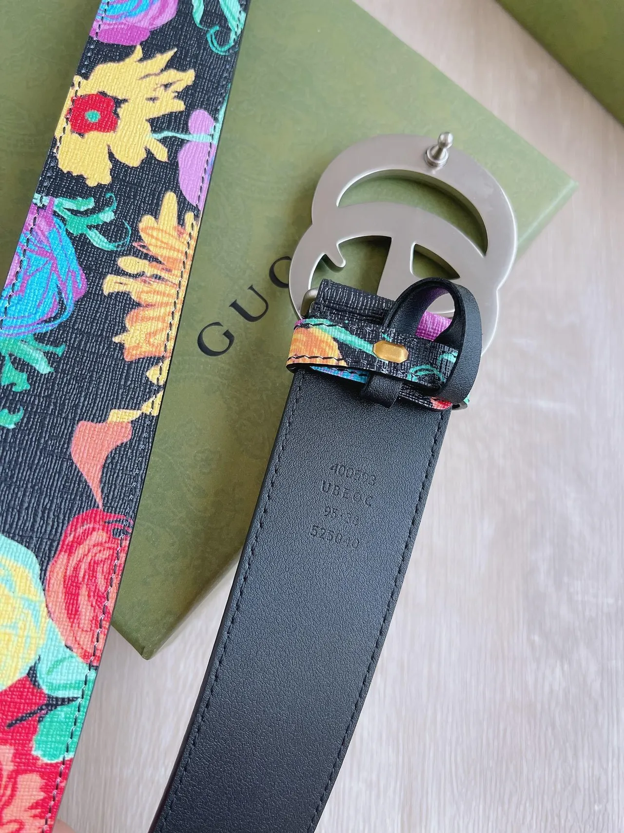 Gucci GG Marmont फ्लोरल-प्रिंट काली चमड़ी की बेल्ट 4