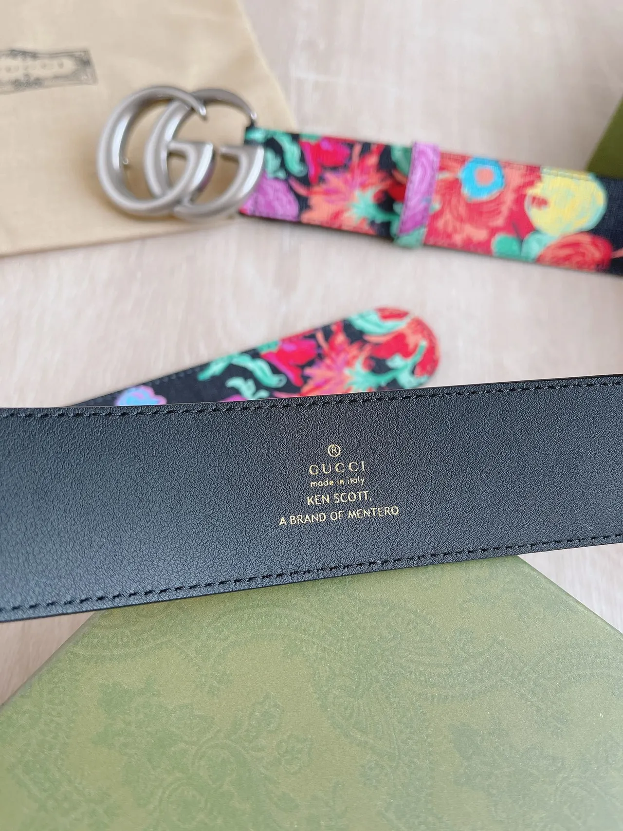 Gucci GG Marmont फ्लोरल-प्रिंट काली चमड़ी की बेल्ट 5
