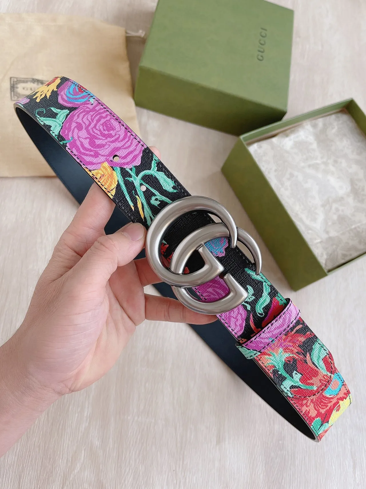 Gucci GG Marmont फ्लोरल-प्रिंट काली चमड़ी की बेल्ट 6