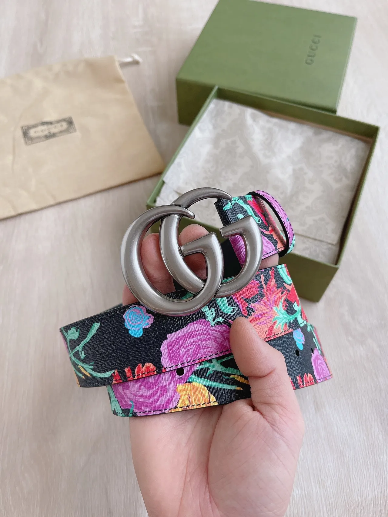 Gucci GG Marmont फ्लोरल-प्रिंट काली चमड़ी की बेल्ट 7