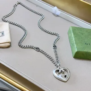 Gucci GG Marmont Pendentif Cœur Chaîne Argentée