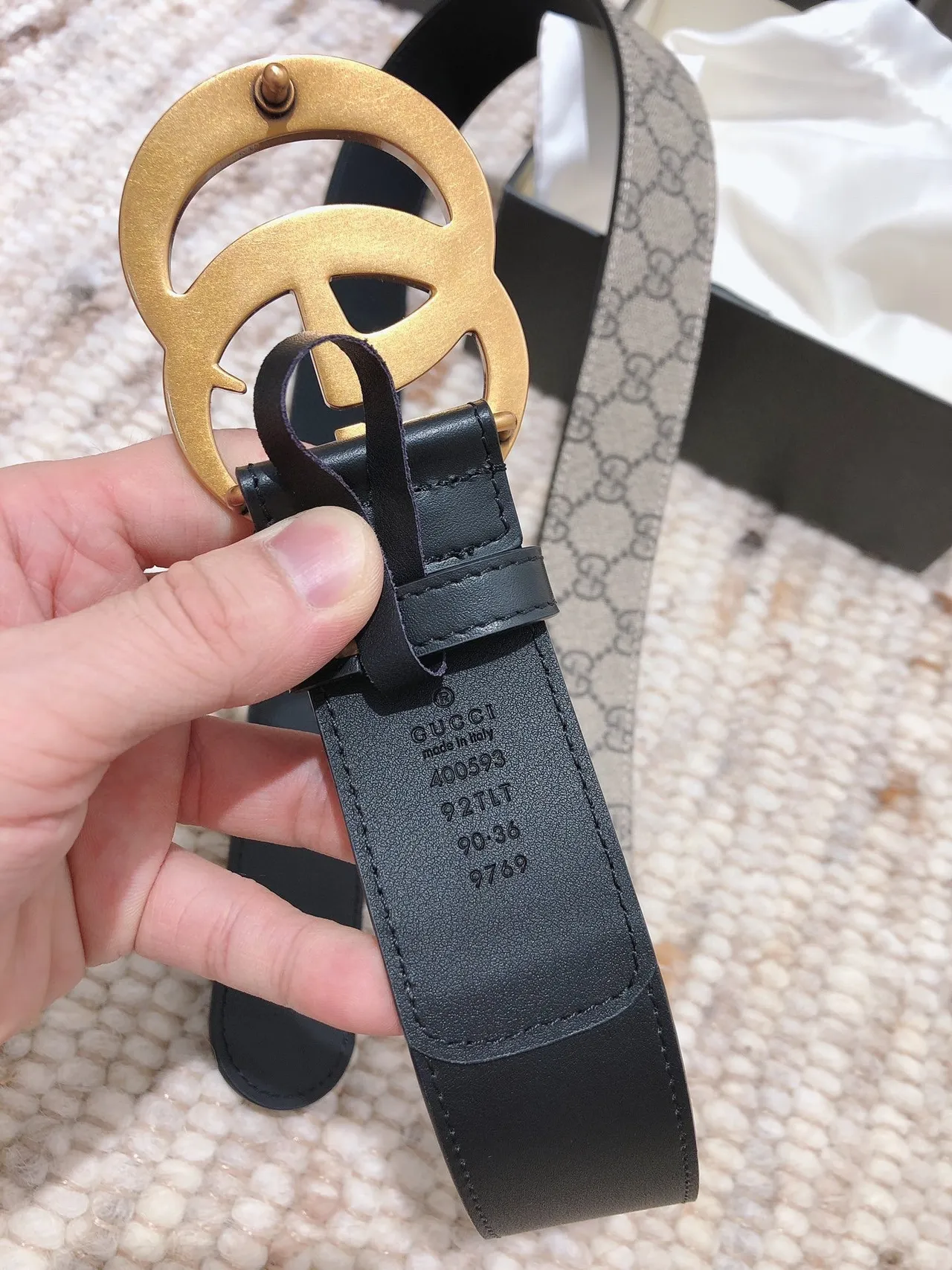 Gucci GG Marmont Interlocking G Buckle Cinto de couro bege e preto 3